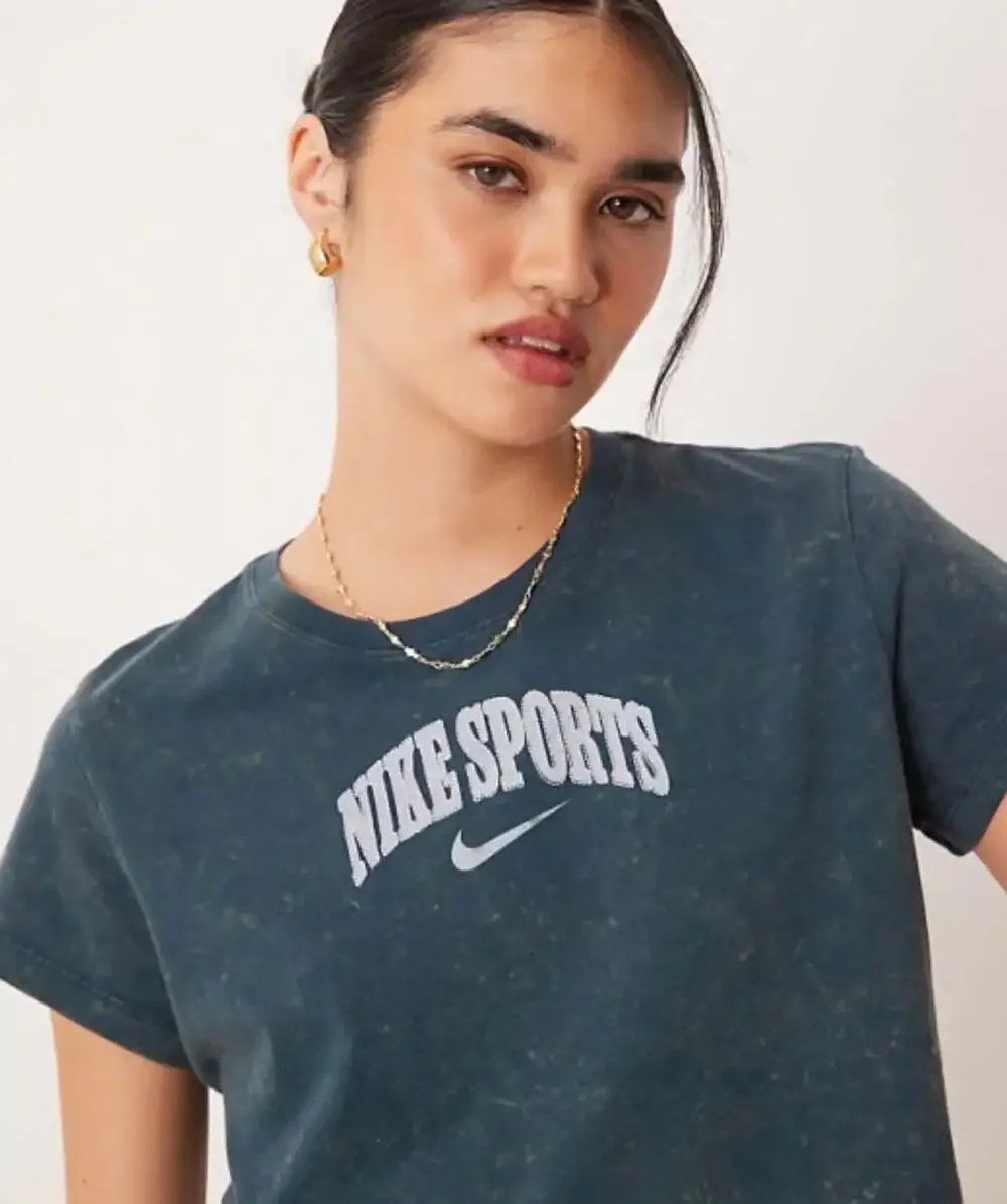 Nike Sports The Nike Tee Women's Size Large Acid Wash T-Shirt